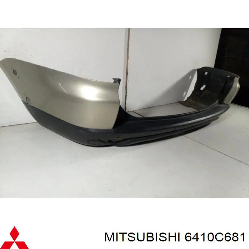 Задний бампер 6410C681 Mitsubishi