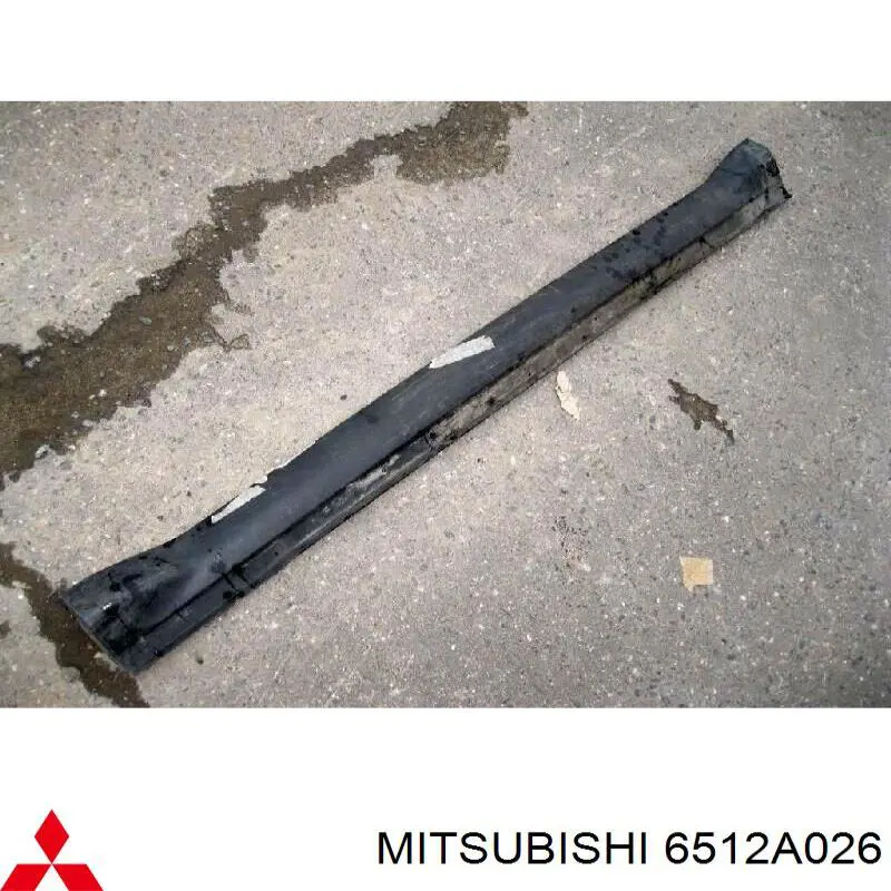 Накладка (молдинг) порога наружная правая на Mitsubishi Outlander XL 