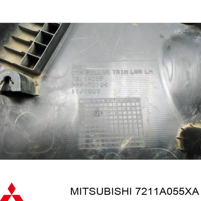 7211A055XA Mitsubishi revestimento interno médio inferior esquerdo de suporte de carroçaria