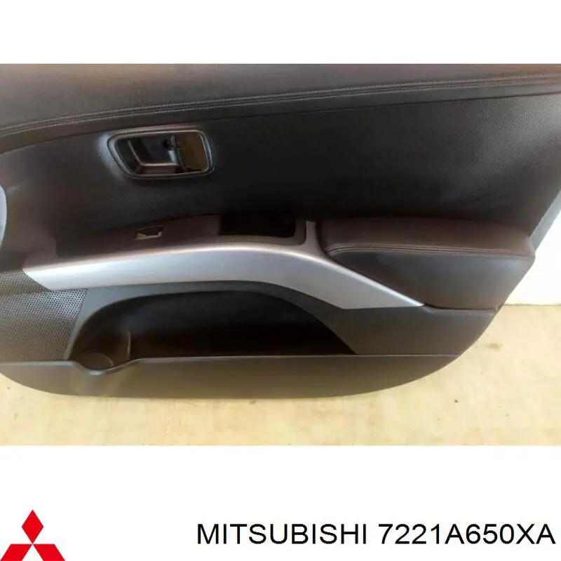 Обшивка передней двери правой Mitsubishi 7221A650XA цена, от 31.67 USD