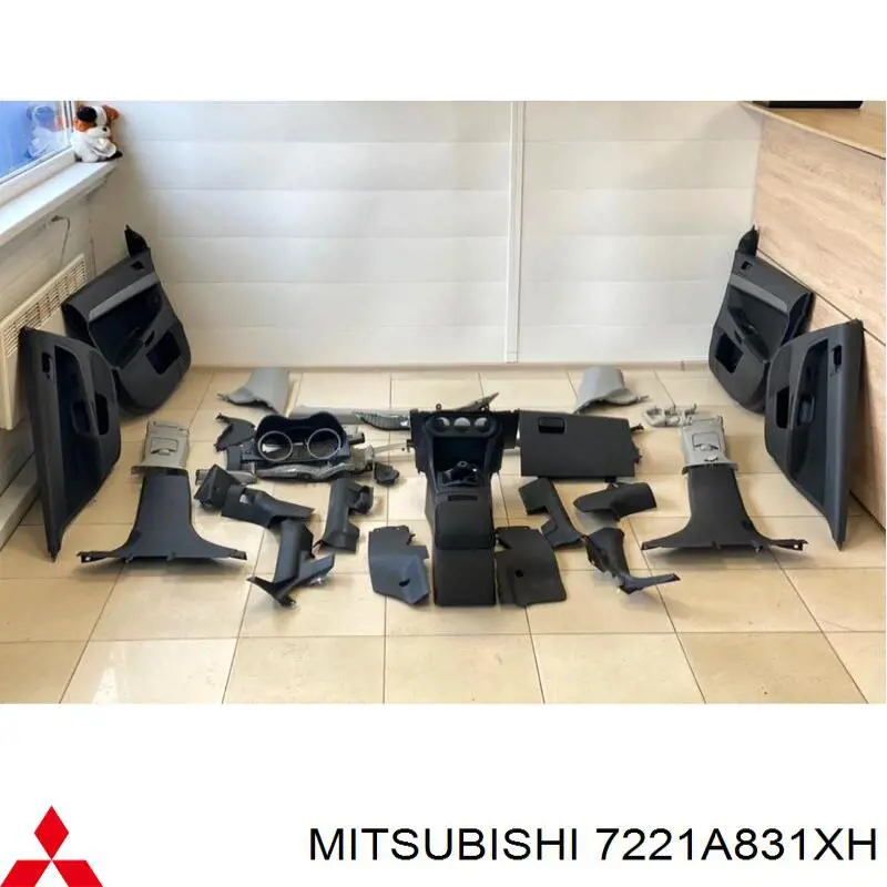 Обшивка двери передней левой Mitsubishi 7221A831XH цена, от 24.83 USD