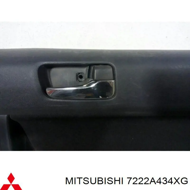 7222A434XG Mitsubishi revestimento (cobrimento interno da porta traseira direita)