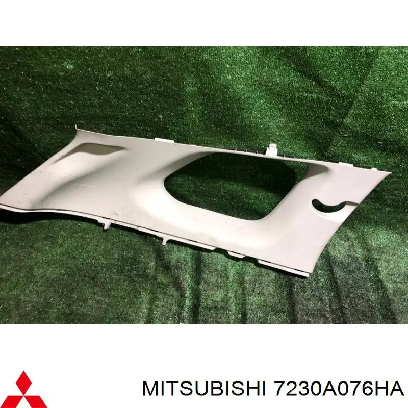 Облицовка багажного отсека правая MR606762 Mitsubishi