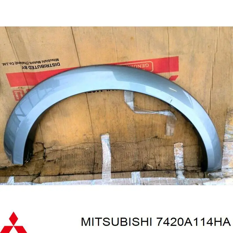 Расширитель (накладка) арки заднего крыла правый 7420A114HA Mitsubishi