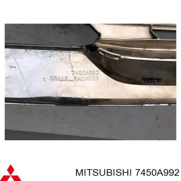 Купить 7450A992 Mitsubishi Решетка радиатора