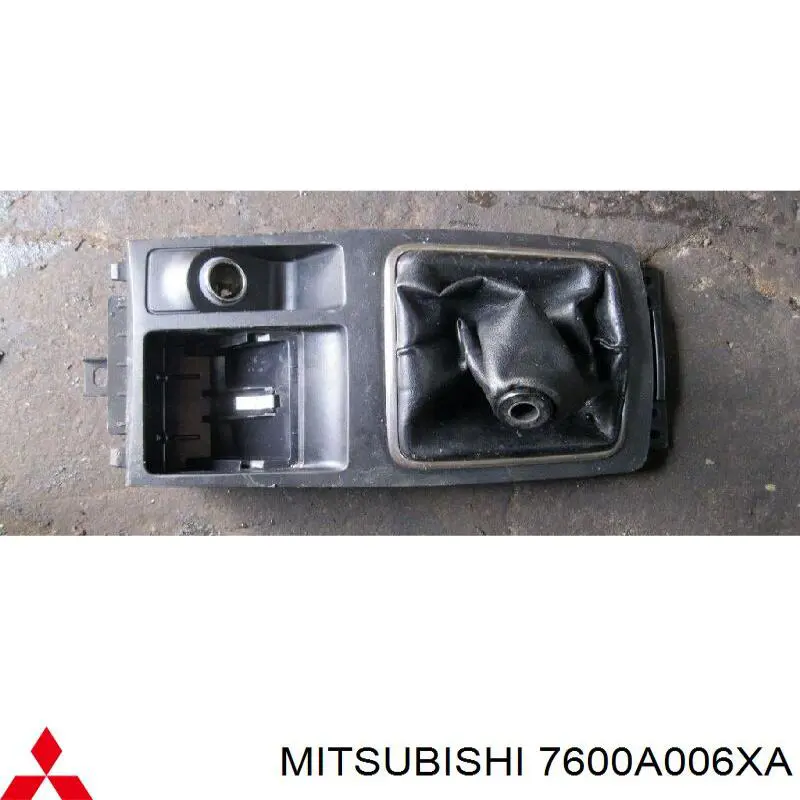 Пепельница центральной консоли Mitsubishi 7600A006XA цена, от 12.67 USD