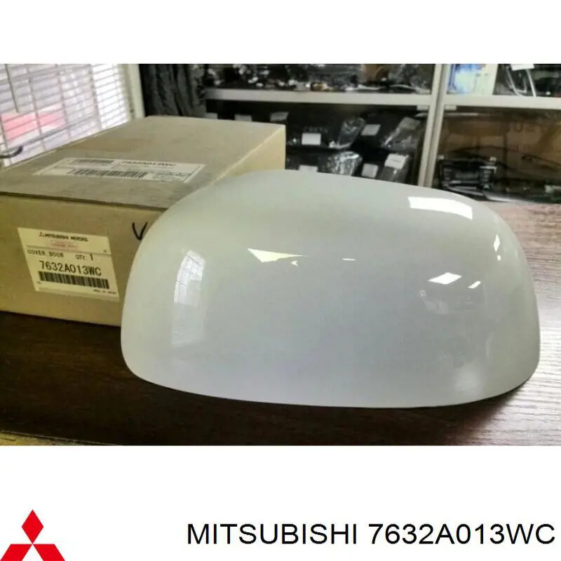 7632A013WC Mitsubishi placa sobreposta (tampa do espelho de retrovisão esquerdo)