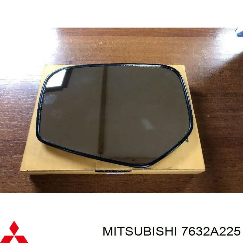 Зеркальный элемент зеркала заднего вида левого на Mitsubishi L 200 KA_T, KB_T