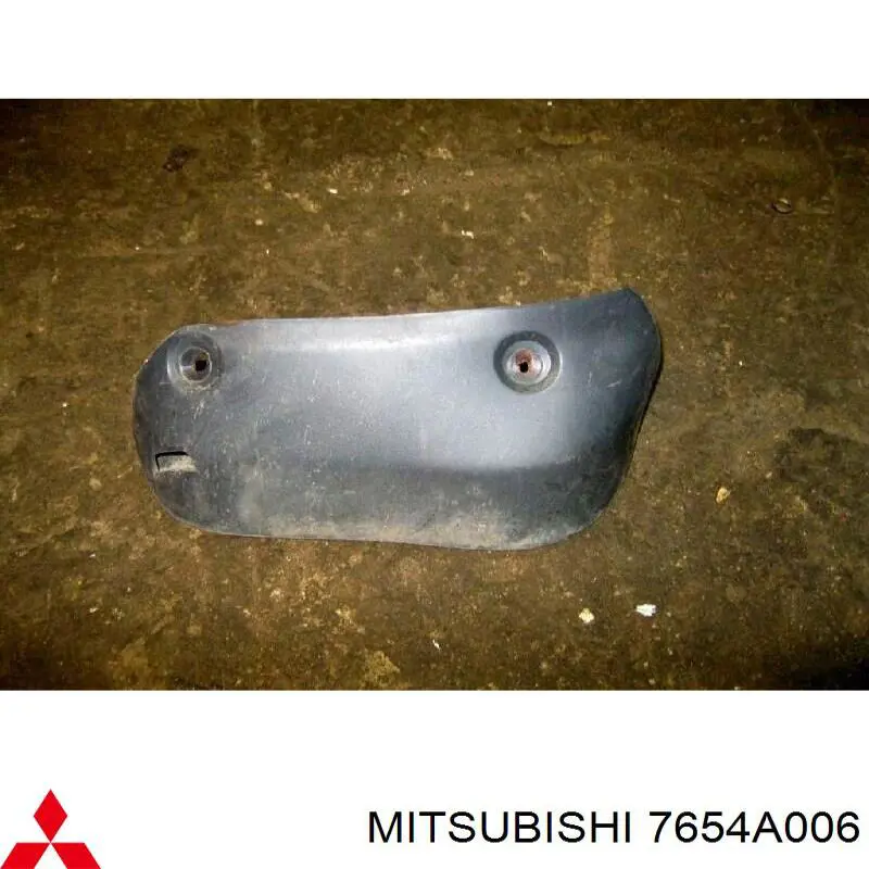 Protetor de lama traseiro direito para Mitsubishi Pajero (V90)
