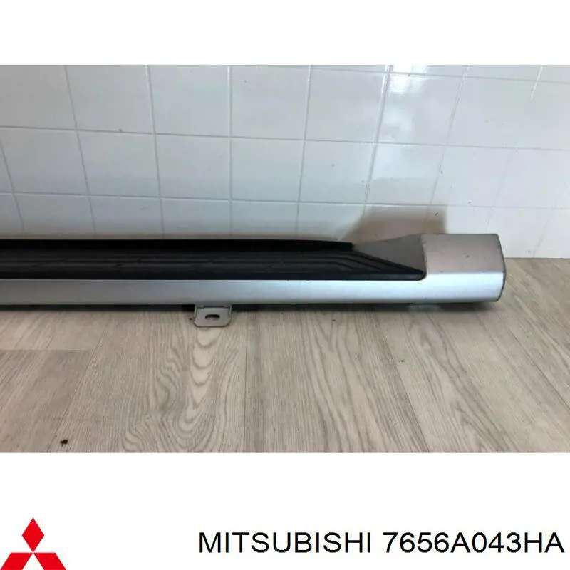 Купить 7656A043HA Mitsubishi Накладка подножки