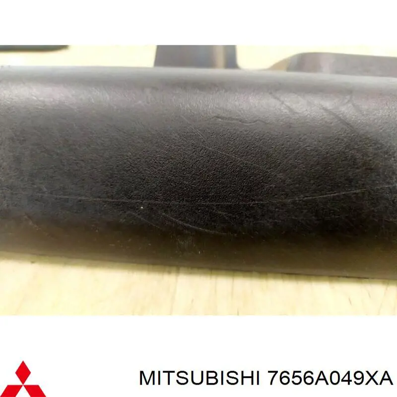 Накладка дверного порога внутренняя передняя левая Mitsubishi 7656A049XA цена, от 9.88 USD