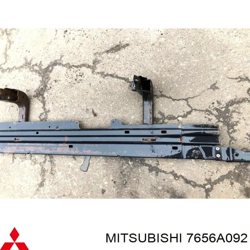 Подножка правая Mitsubishi 7656A092 цена, от 3041.99 USD