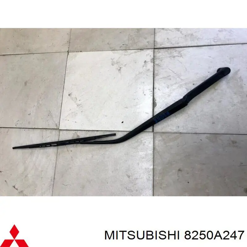 8250A247 Mitsubishi рычаг-поводок стеклоочистителя лобового стекла