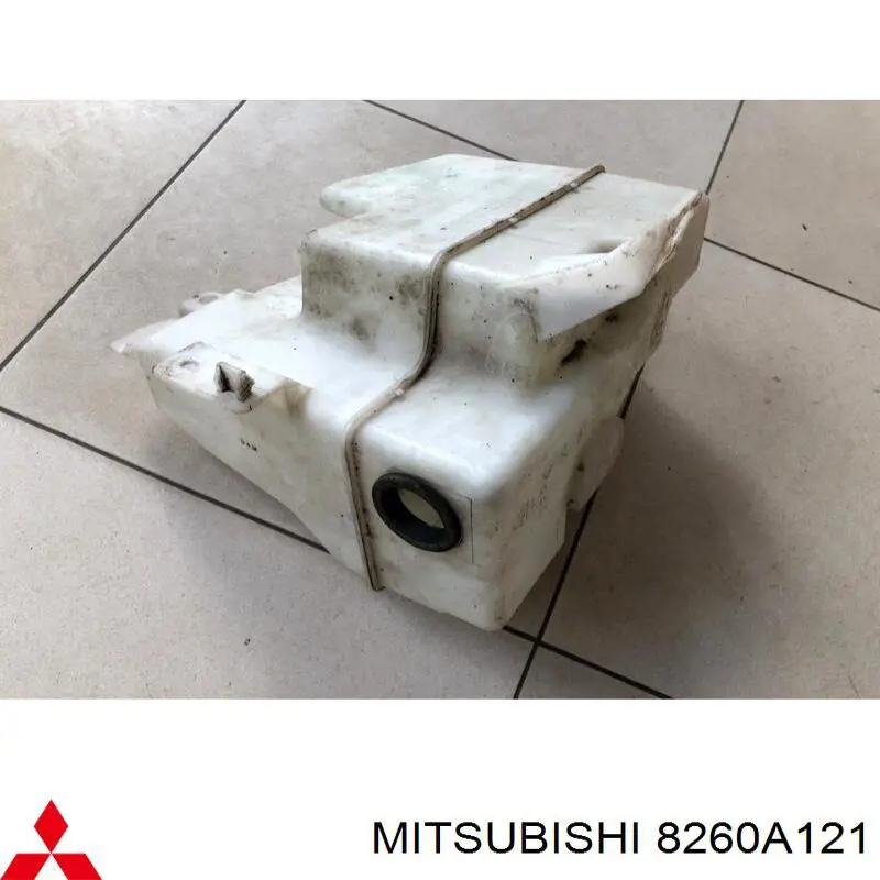 8260A121 Mitsubishi бачок омывателя стекла