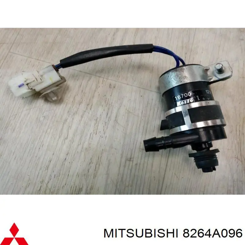 Насос-мотор омывателя фар на Mitsubishi Pajero IV SHORT 