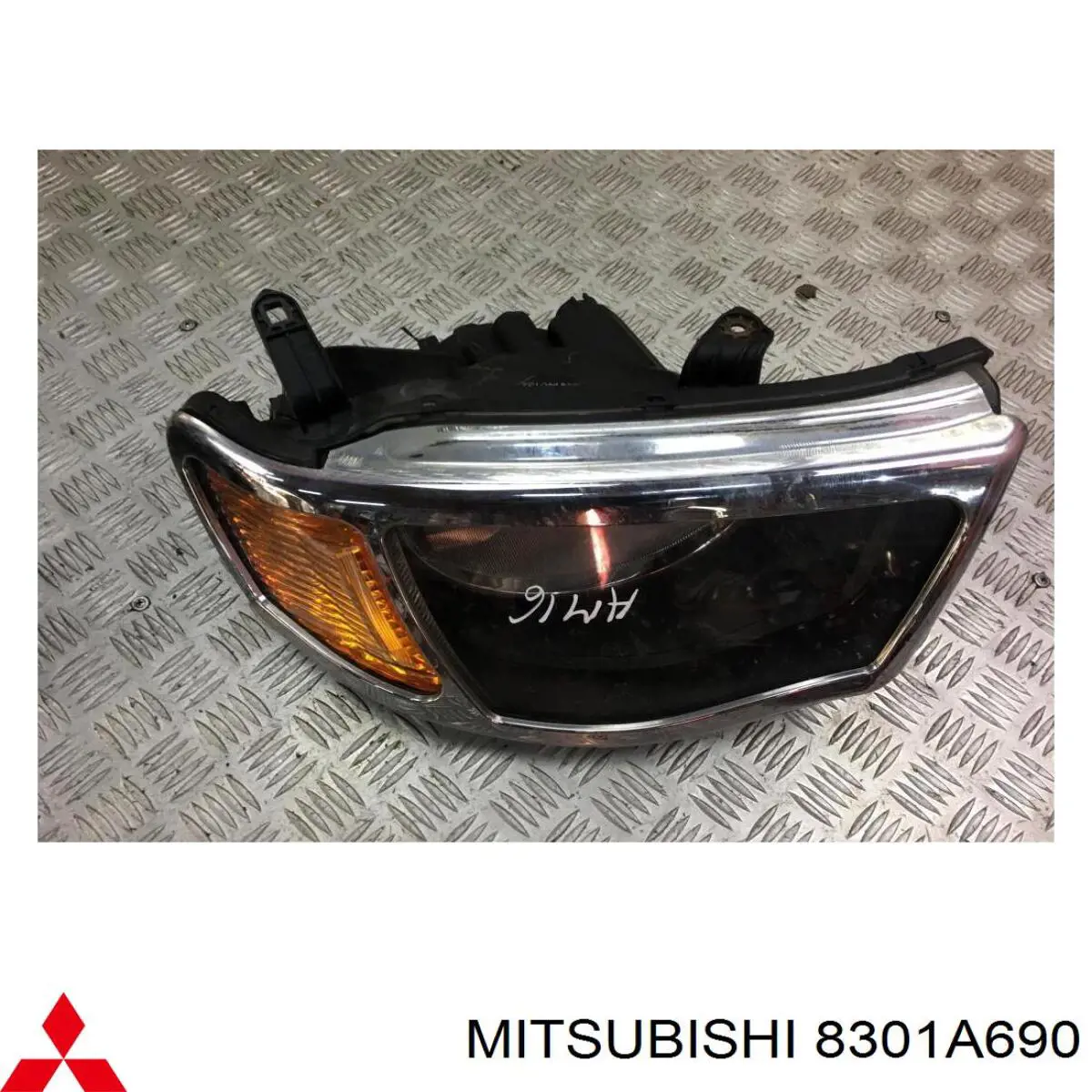 8301A690 Mitsubishi luz direita