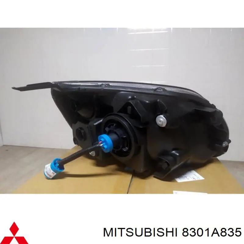 Купить 8301A835 Mitsubishi Фара левая передняя