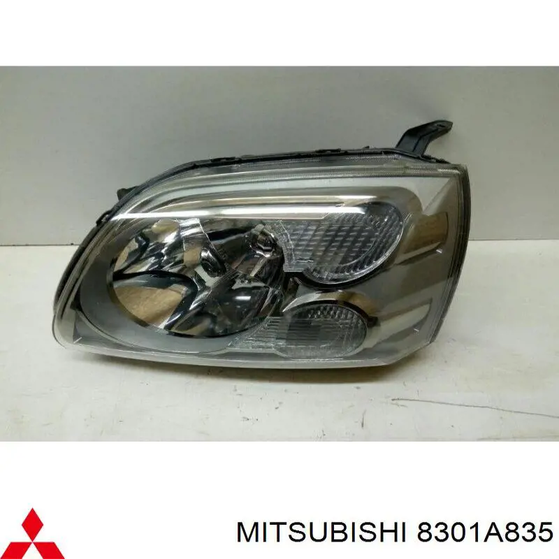 Левая фара 8301A835 Mitsubishi