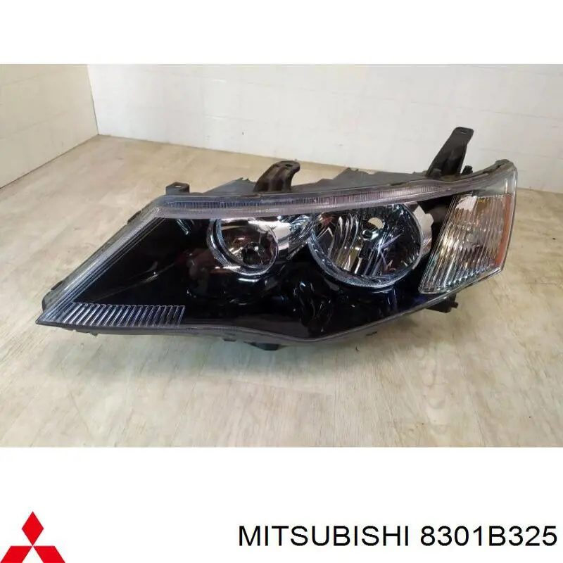 Левая фара 8301B325 Mitsubishi