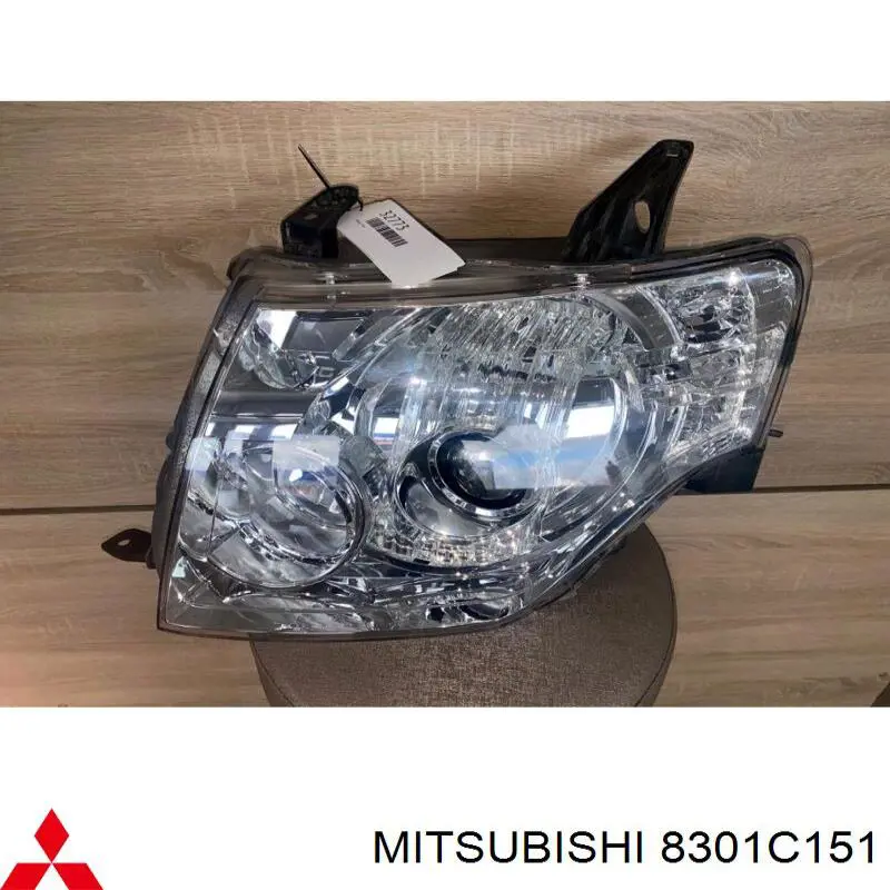 8301C151 Mitsubishi фара правая