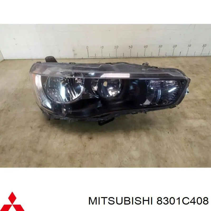 8301C408 Mitsubishi фара правая