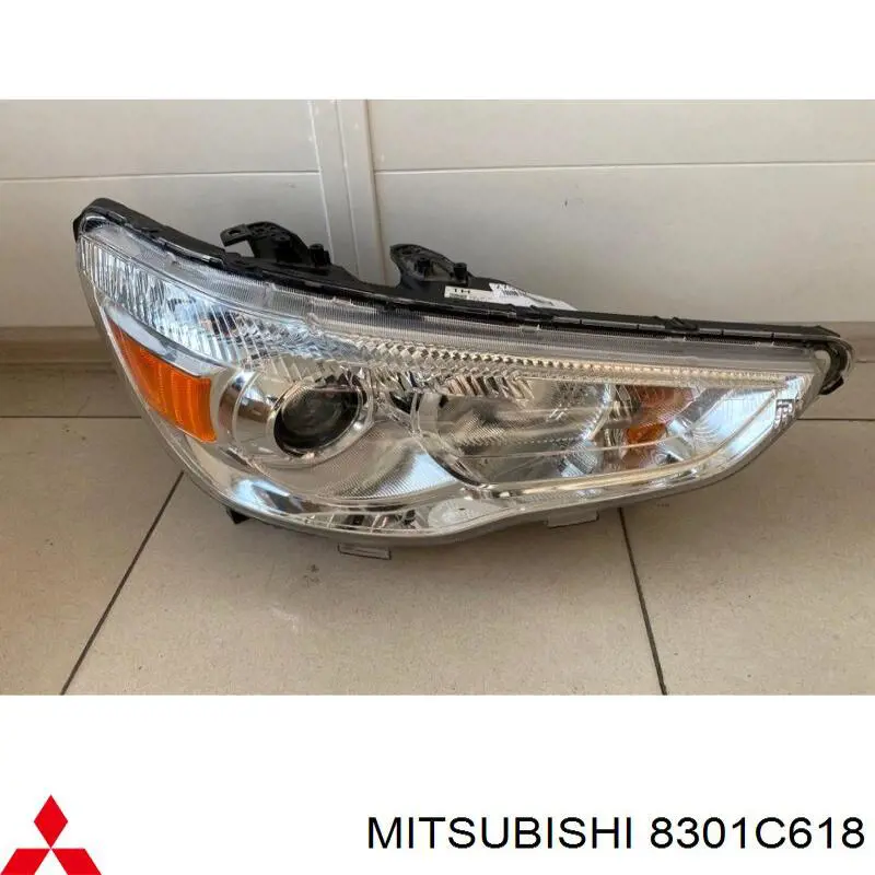 Фара правая 8301C618 Mitsubishi