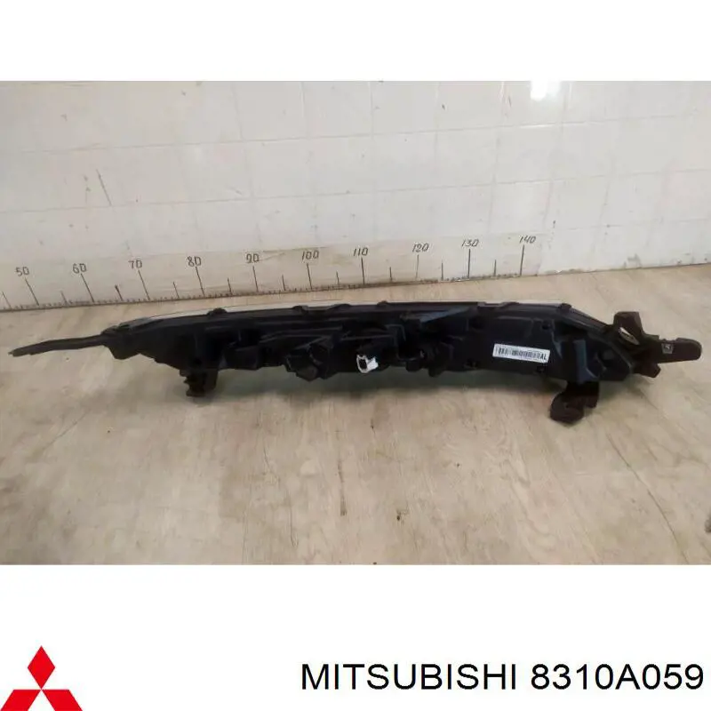 Фара дневного света левая 8310A059 Mitsubishi