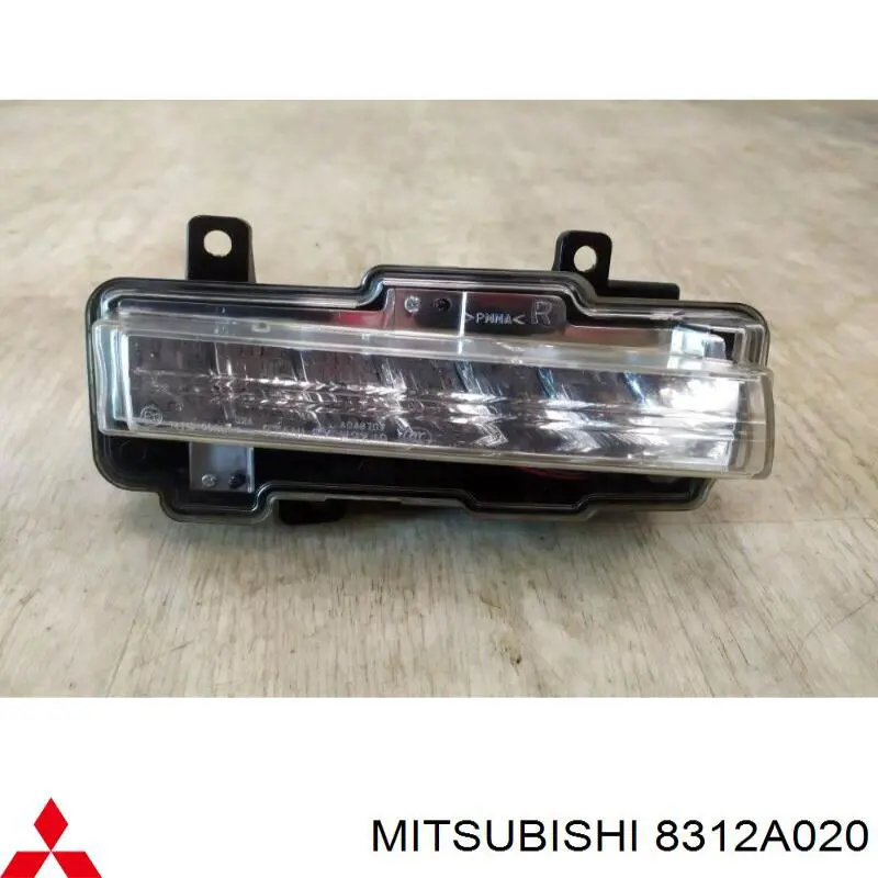 8312A020 Mitsubishi luzes máximas direitas