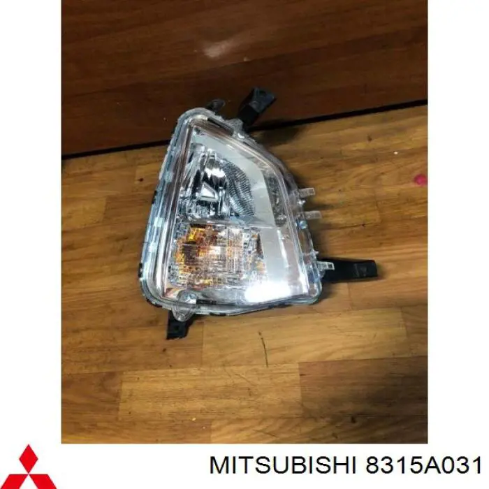8315A031 Mitsubishi Противотуманная фара левая
