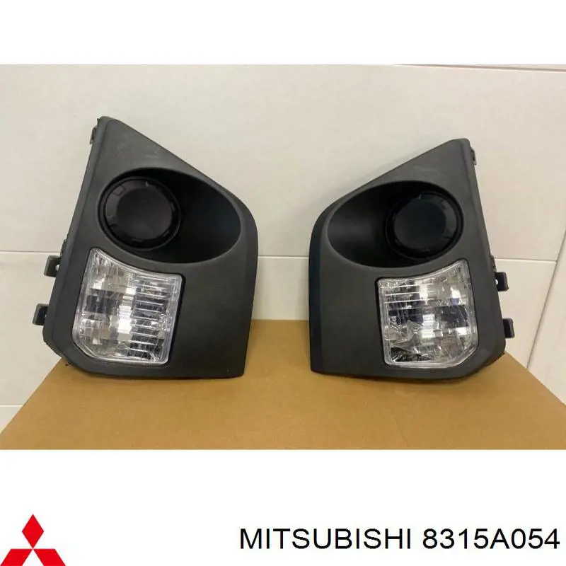 Габарит (указатель поворота) в бампере, правый Mitsubishi 8315A054 цена, от 133.24 USD