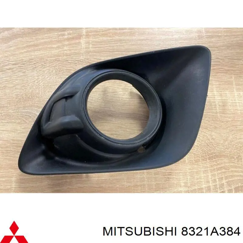 8321A384 Mitsubishi Ободок (окантовка) фары противотуманной правой