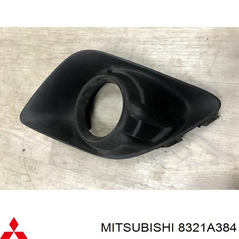 Купить 8321A384 Mitsubishi Ободок (окантовка) фары противотуманной правой