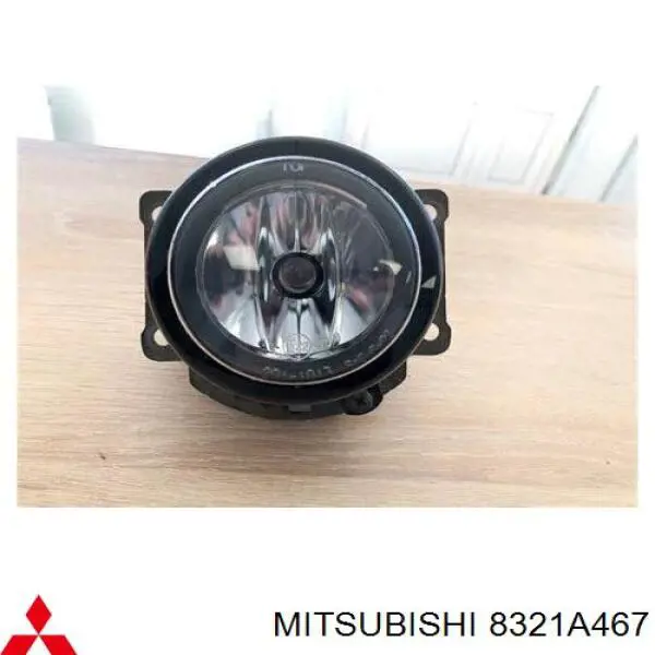 8321A467 Mitsubishi Противотуманки