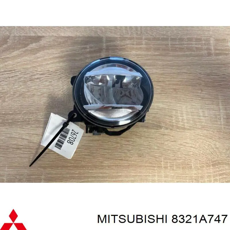 8321A747 Mitsubishi фара противотуманная левая