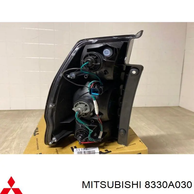 8330A030 Mitsubishi lanterna traseira direita
