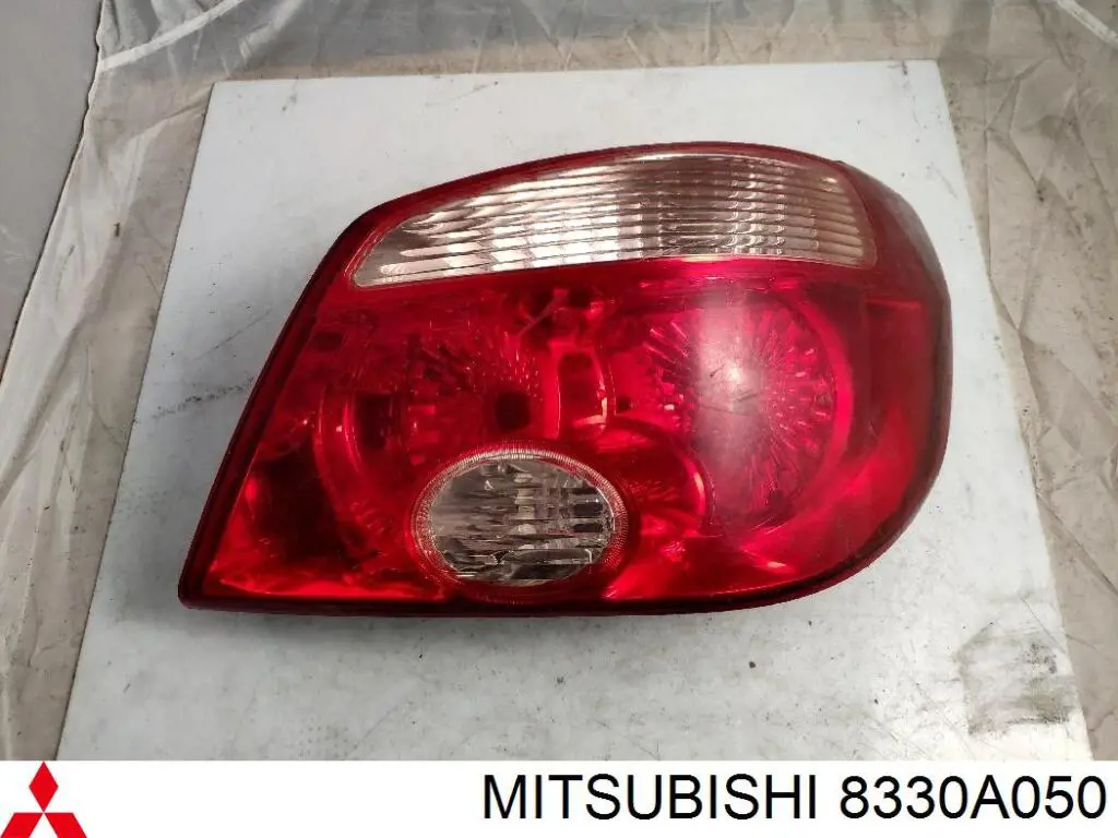 Купить 8330A050 Mitsubishi Задняя правая фара