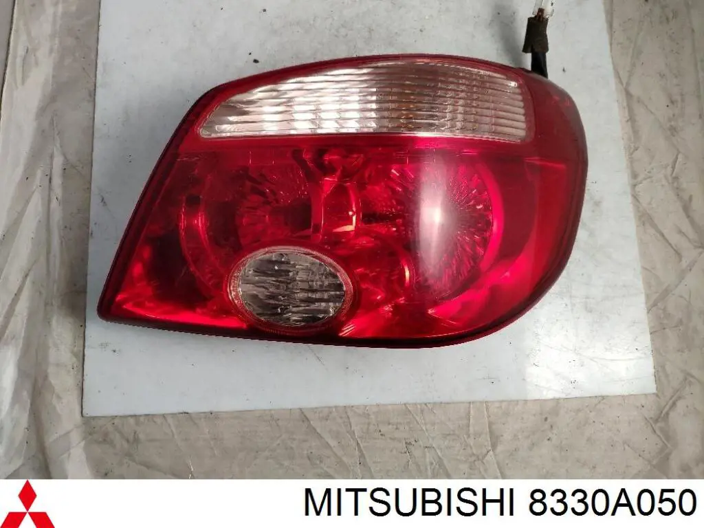 Задний фонарь 8330A050 Mitsubishi