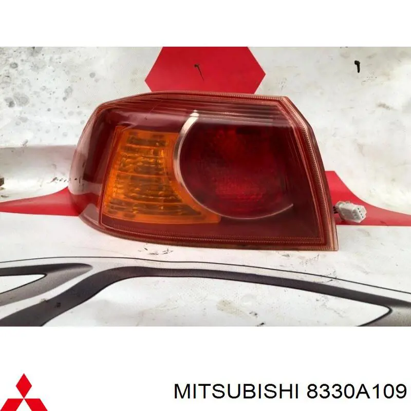 Фонарь задний левый внешний на Mitsubishi Lancer X 
