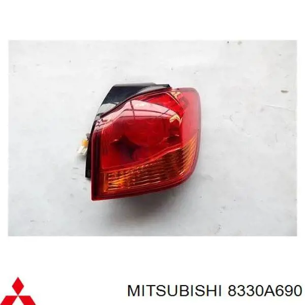8330A690 Mitsubishi фонарь задний правый внешний