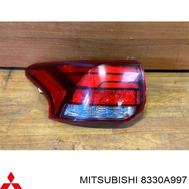 Lanterna traseira esquerda externa para Mitsubishi Outlander (GF, GG)