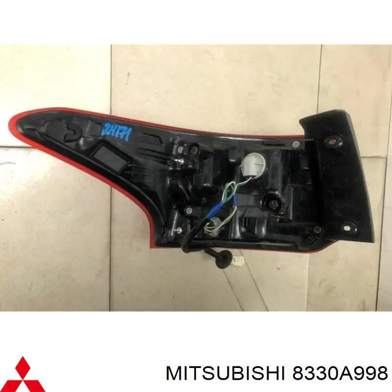Фара задняя правая внешняя Mitsubishi 8330A998 цена, от 181.42 USD