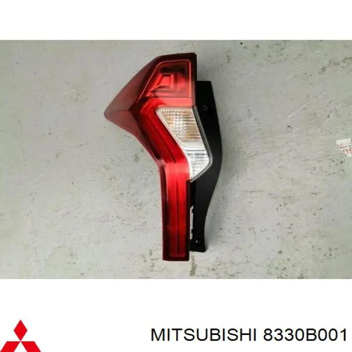 8330B001 Mitsubishi Задний левый стоп