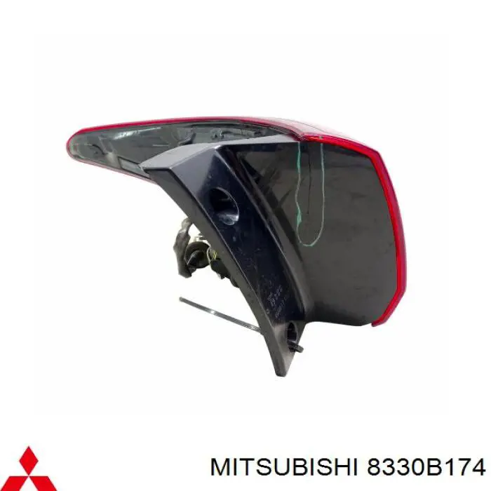 Фонарь задний правый внешний Mitsubishi 8330B174