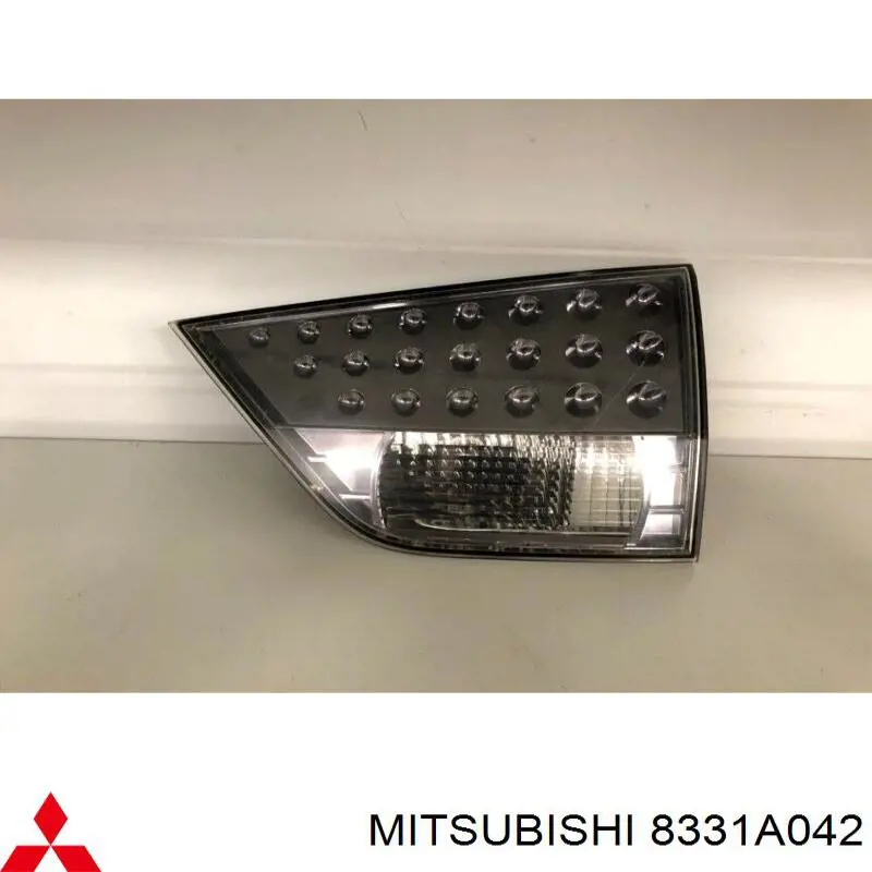 Купить 8331A042 Mitsubishi Задняя правая фара