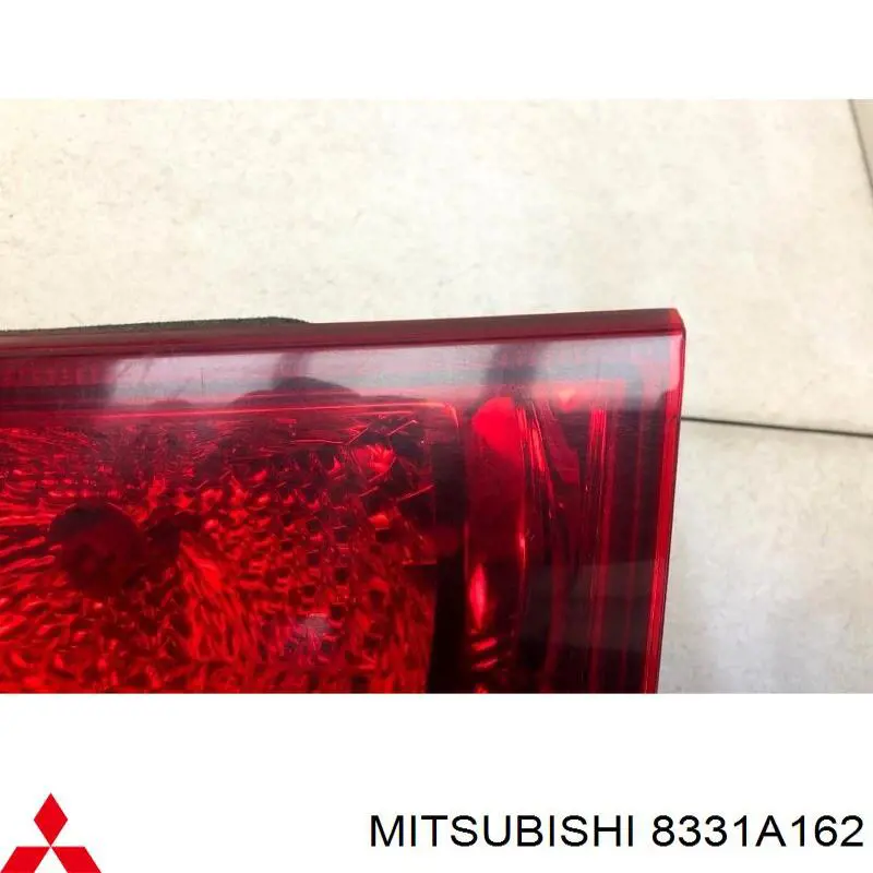 8331A162 Mitsubishi Фара задняя правая внутренняя