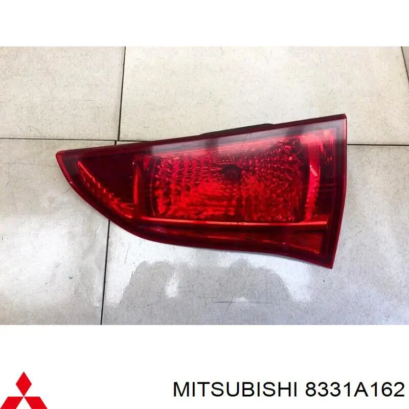 8331A162 Mitsubishi фонарь задний правый внутренний