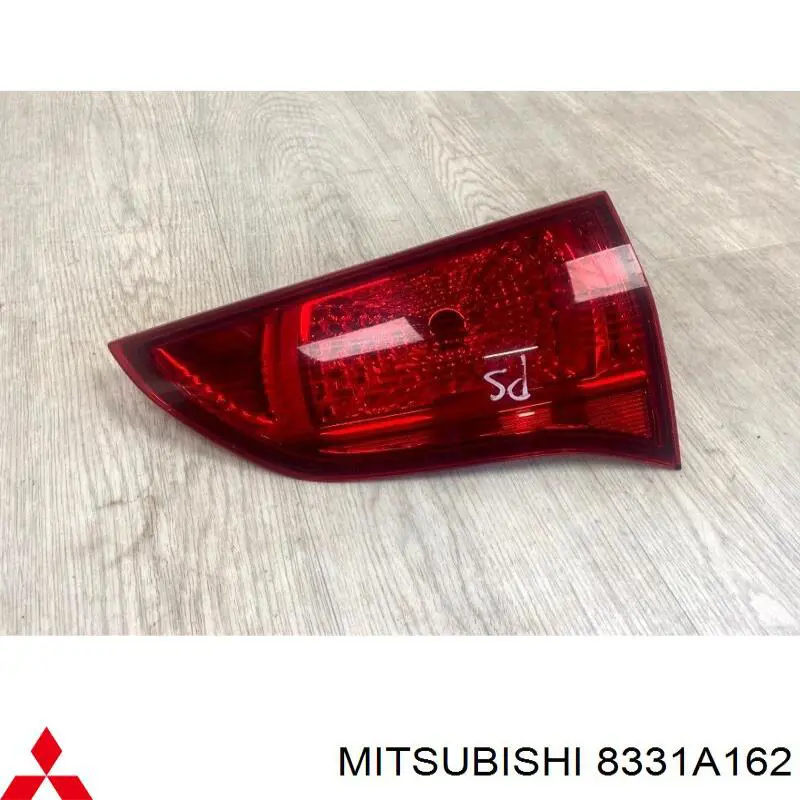 Фонарь задний правый, внутренний Mitsubishi 8331A162 цена, от 30.29 USD