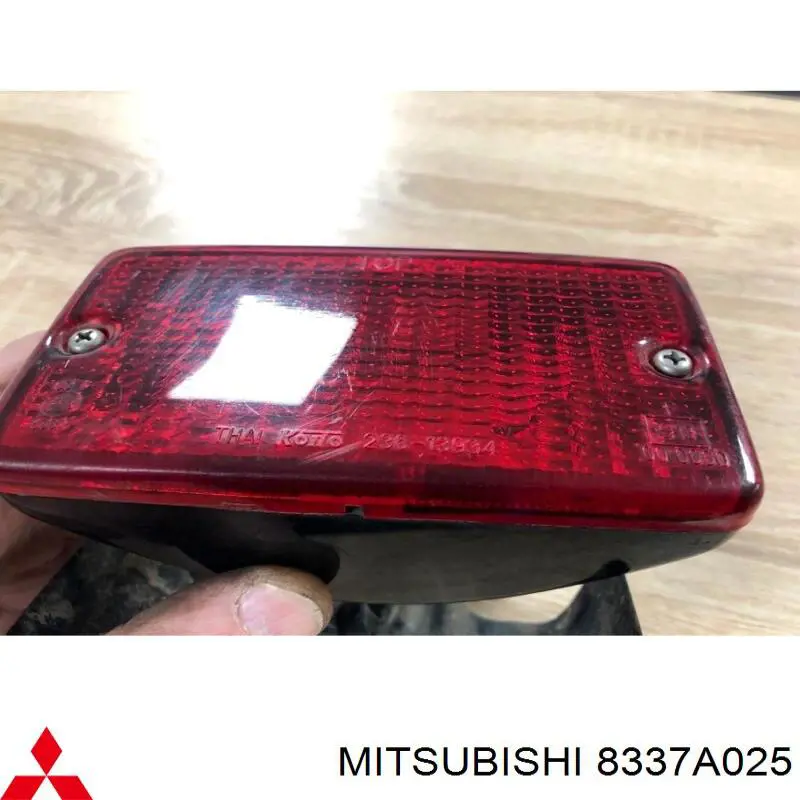 Купить 8337A025 Mitsubishi Фонарь противотуманный задний левый