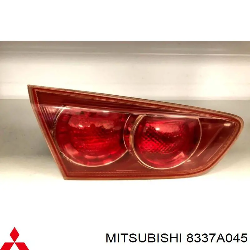 Фонарь задний левый внутренний на Mitsubishi Lancer X 