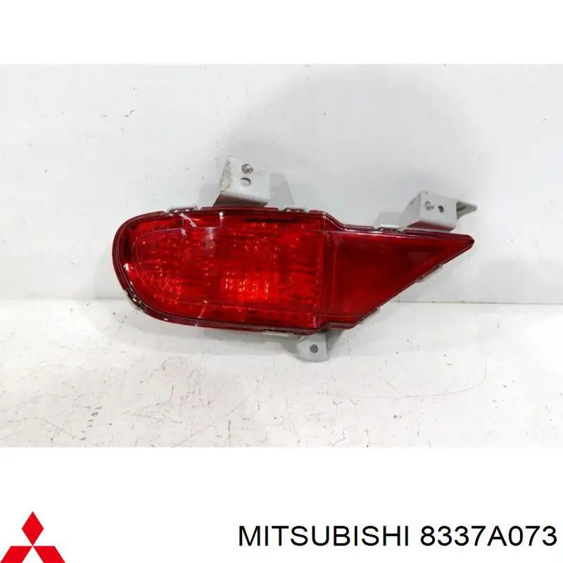 8337A119 Mitsubishi фонарь противотуманный задний левый
